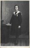 P1939N Elevă cu medalie școlară, studio Carmen Sylva, perioada interbelică