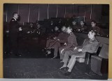 DELEGATIE MILITARA ROMANA , LA O PREZENTARE IN SALA , CU OFITERI FRANCEZI , FOTOGRAFIE , ANII &#039;70 - 80