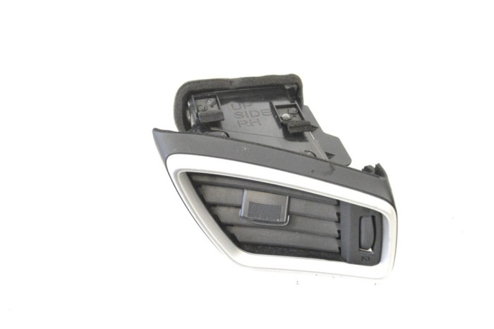 Gura de ventilație planșa de bord NISSAN X-TRAIL T32_ 2015 OEM: 68760-4BA1A,68760-4BA0A,68760-4CE0A 11834442