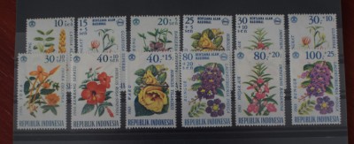 TS24/01 Timbre Indonezia - Nestampilat - Flori foto
