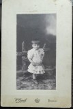 Fotografie pe carton, fetita de 2 ani, inceput de secol XX