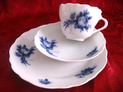 SET MIC DEJUN PORTELAN CU COBALT HUTSCHENREUTHER BAVARIA CEASCA CAFEA FARFURII foto