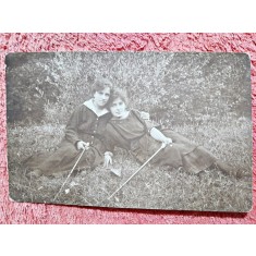 Fotografie tip carte postala, prietene la pescuit, 1920