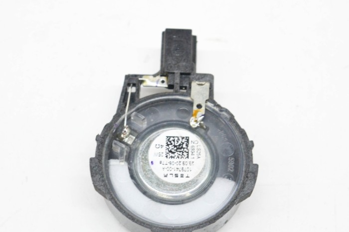 Difuzor ușă st&acirc;nga față TESLA MODEL Y 2020 OEM: 1079741-00-A 13841713