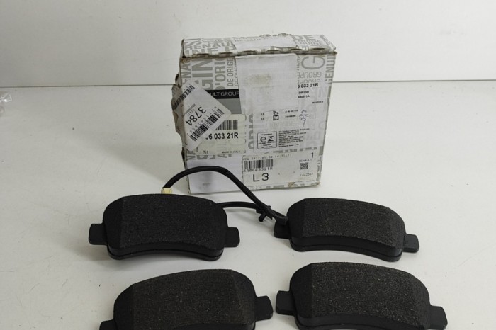 Plăcuța de fr&acirc;nă spate RENAULT MASTER III Furgon FV 2010 OEM: 440603321R | 25016774