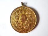 Rara! Italia medalia:Scoala Populara Recunoscatoare bunului rege Umberto I 1901 in stare foarte buna,diametrul:30 mm