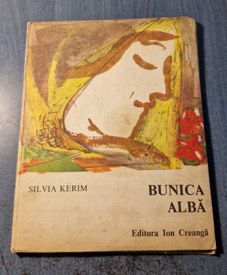 Bunica alba Silvia Kerim foto