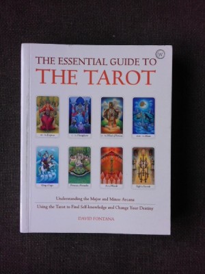 THE ESSENTIAL GUIDE TO THE TARROT - DAVID FONTANA (CARTE IN LIMBA ENGLEZA) foto