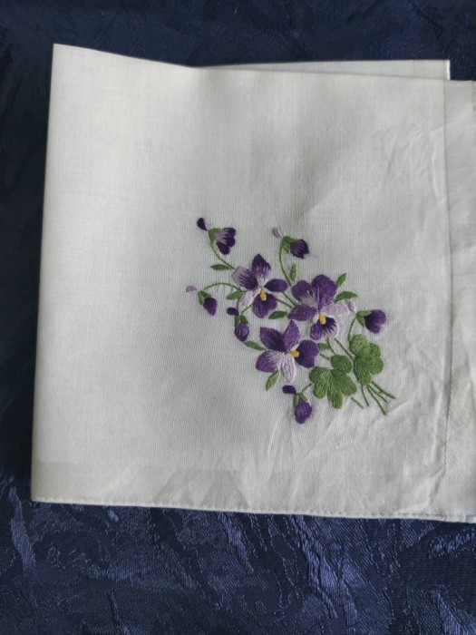 Batistă de colecție cu broderie model floral