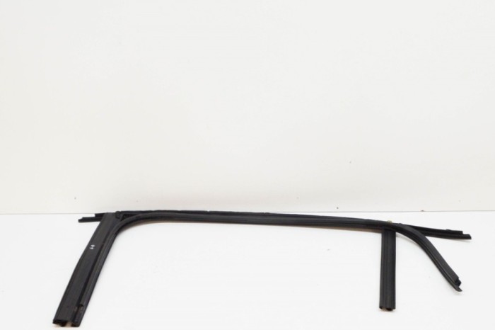 Garnitura de cauciuc ușă dreapta spate TESLA MODEL X 2020 OEM: 1484042-00-B 21021582