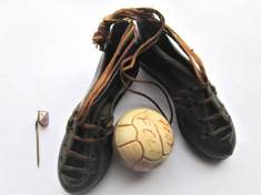 Mascota veche Fotbal, Poli Timisoara: Mini-Ghete de Fotbal + Insigna, anii &amp;#039;70 foto