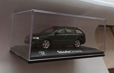 Macheta Skoda Octavia 2 Break Combi (verde inchis) - Abrex 1/43 foto