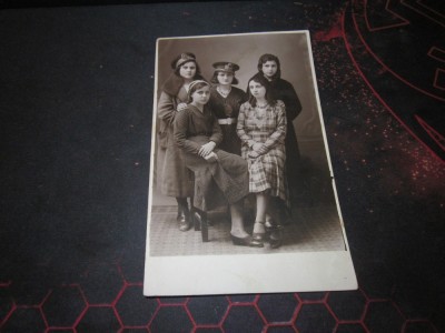 fete cu sepci militare interbelica foto