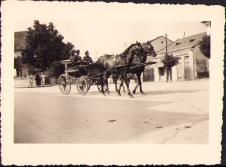 HST P1390 Poză militari rom&acirc;ni &icirc;n trăsură județul Cluj anii 1930