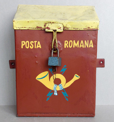 Cutie postala metalica vintage, inscriptionata Posta Romana, cu lacat anii 70 foto