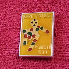 Insigna - Expo Fotbal 1990 Ploiesti (mascota "CIAO" - Italia)