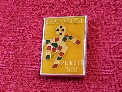 Insigna - Expo Fotbal 1990 Ploiesti (mascota &amp;quot;CIAO&amp;quot; - Italia) foto