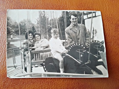 Fotografie familie in parcul de distractii foto