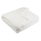 Cumpara ieftin Patura Catifelata Ecru cu Franjuri 220x150cm