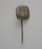 QW9 N4 32 - insigna - comunism - inscriptia 1944 - 1945 - 40 ZVOLEN, Europa