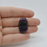 Cabochon rubin in zoisit 28x16x6mm c35