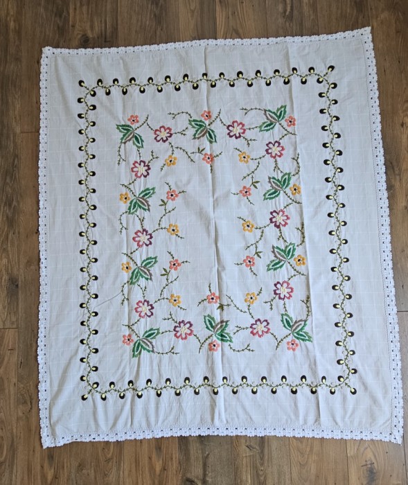 VECHE FATA DE MASA DIN BUMBAC GROS CU MODEL CUSUT MANUAL SI MARGINI CROSET