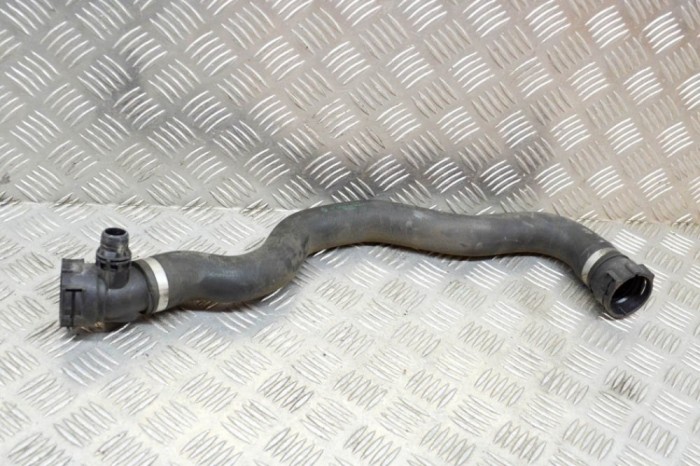 Furtun radiator răcire st&acirc;nga BMW 3 F30, F80 2012 OEM: 7811127 13855145