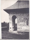 Bnk foto Manastirea Humor - Intrarea, Alb-Negru, Romania de la 1950, Cladiri