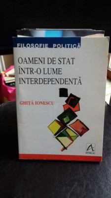 OAMENI DE STAT INTR-O LUME INTERDEPENDENTA - GHITA IONESCU foto