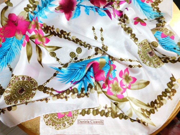 Daniela Cicarelli, esarfa noua, originala, combinatie cu matase naturala ,