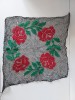 Lucru de mana broderie pe plasa neagra, trandafiri rosii si frunze verz, 33x33cm