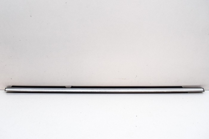 Chedar geam ușă dreapta spate VW TIGUAN 5N_ 2013 OEM: 5N0839475F 13770321