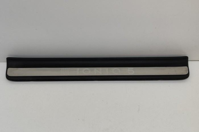 Ornament prag dreapta față HYUNDAI IONIQ 5 NE 2021 OEM: 85884-GI100 25761117