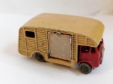 Bnk jc Matchbox 35a E.R.F Marshall Horse Box