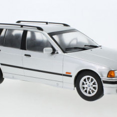 Macheta auto BMW Seria 3 rd (E36) Touring gri 1995, 1:18 MCG