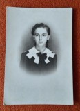 fotografie veche datata anul 1942 - eleva in uniforma scolara