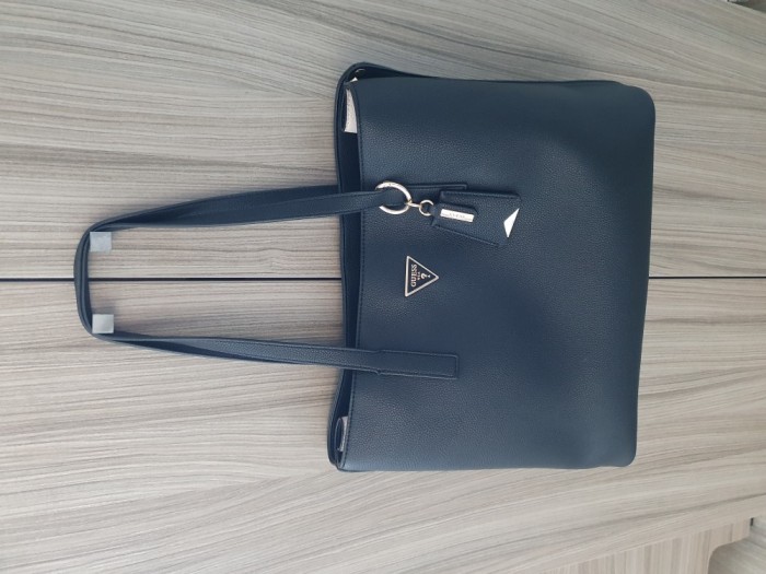 Geanta GUESS MERIDIAN II GIRLFRIEND TOTE pe Negru