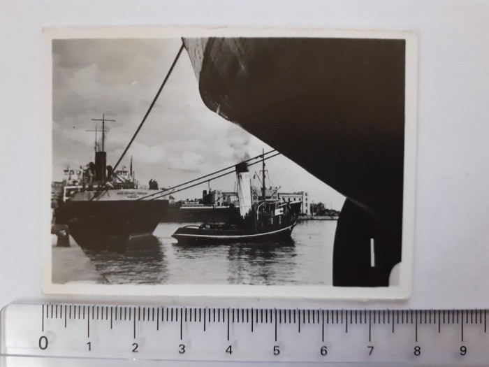 Fotografie cu vapoare &icirc;n port