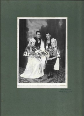 PM450N Țărani &amp;icirc;n port popular rom&amp;acirc;nesc, perioada interbelică, studio Mircea Iuga, Poiana Sibiului foto
