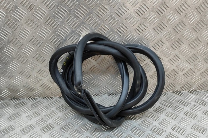 Garnitura ușă st&acirc;nga spate TOYOTA YARIS CROSS MXP_ 2022 OEM: 62332-K2010 | 28228959