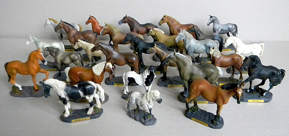 Colectie 26 miniaturi cai de rasa din ceramica, rase cabaline