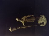 Cumpara ieftin Ft Veche statueta metal,,Om cu Felinar,,,