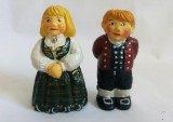 (x) Lot 2 figurine Candy Designs Norway, barbat si femeie costume traditionale