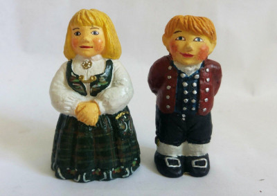 (x) Lot 2 figurine Candy Designs Norway, barbat si femeie costume traditionale foto