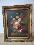 Lucrare &icirc;n ulei,natură statică cu un buchet de flori &icirc;ntr-o vază, realizat &icirc;n stil clasic. Tehnică