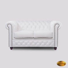 Canapea Chesterfield 2 locuri Brighton FT &ndash; Piele Albă