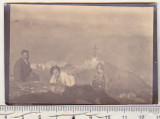 Bnk foto Excursionisti in Bucegi , la Crucea de pe Caraiman - anii `30, Alb-Negru, Romania 1900 - 1950, Cladiri