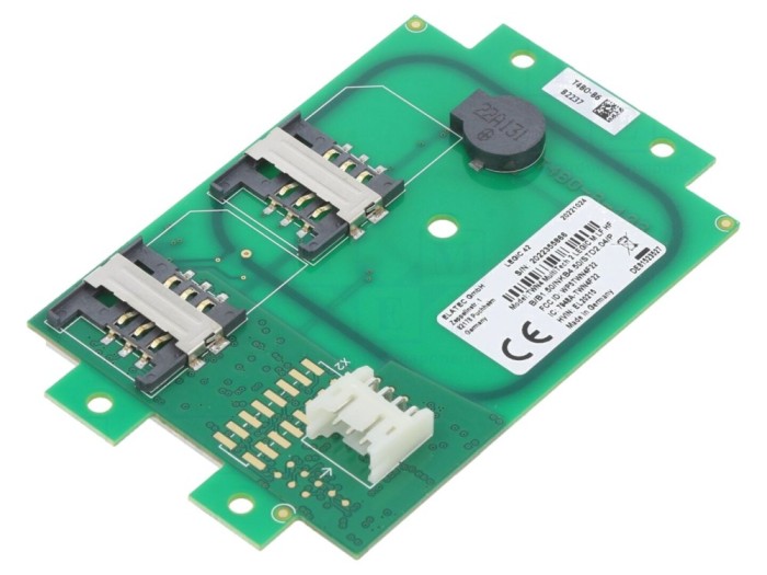 Cititor RFID cu antenă și interfețe multiple