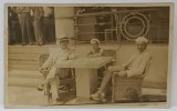 MAMAIA , DOI DOMNI SI O DOAMNA LA TERASA , FOTOGRAFIE FORMAT CARTE POSTALA , PERIOADA INTERBELICA