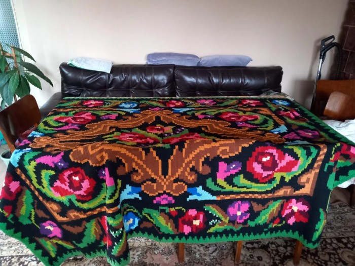Covor traditional tesut manual zona Arges 210 x 180 podea / perete